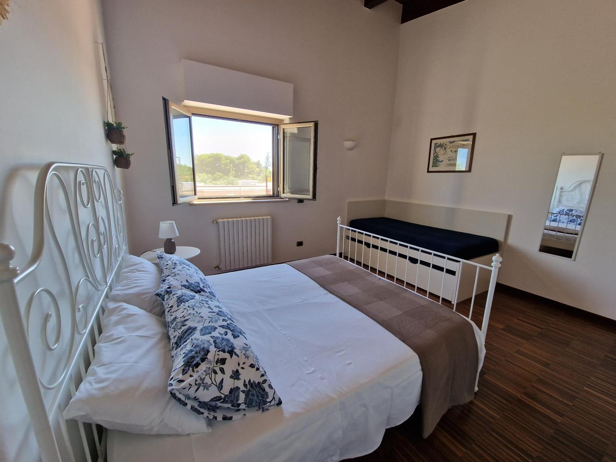 B&B Valleluna Трани Экстерьер фото